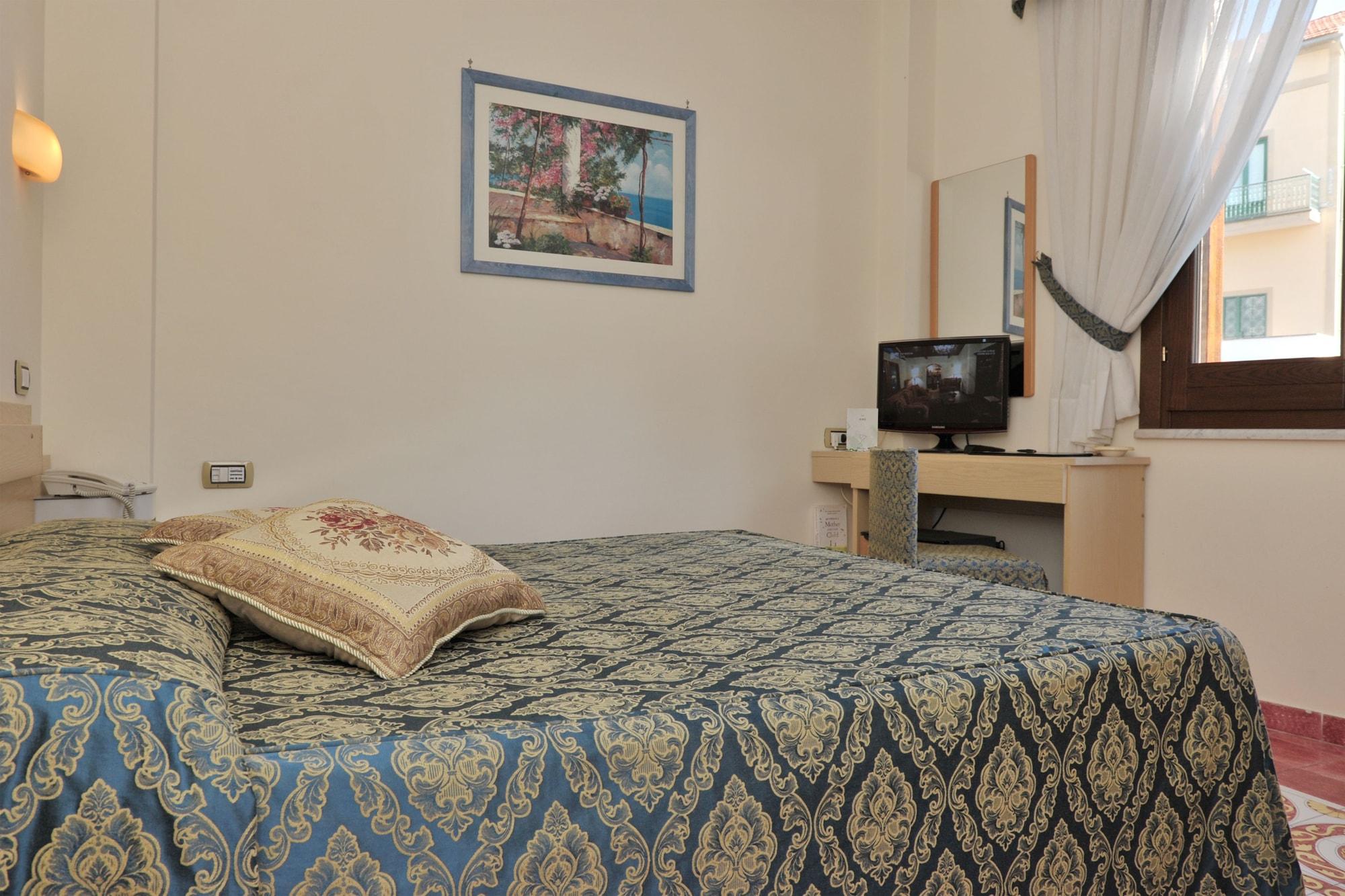Hotel Santa Lucia Минори Экстерьер фото