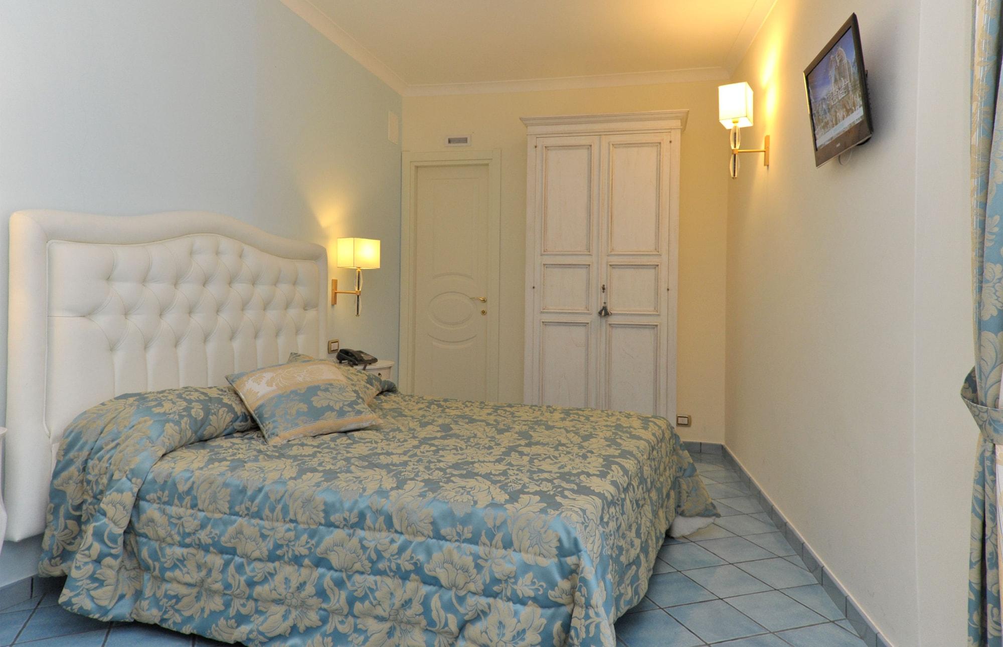 Hotel Santa Lucia Минори Экстерьер фото