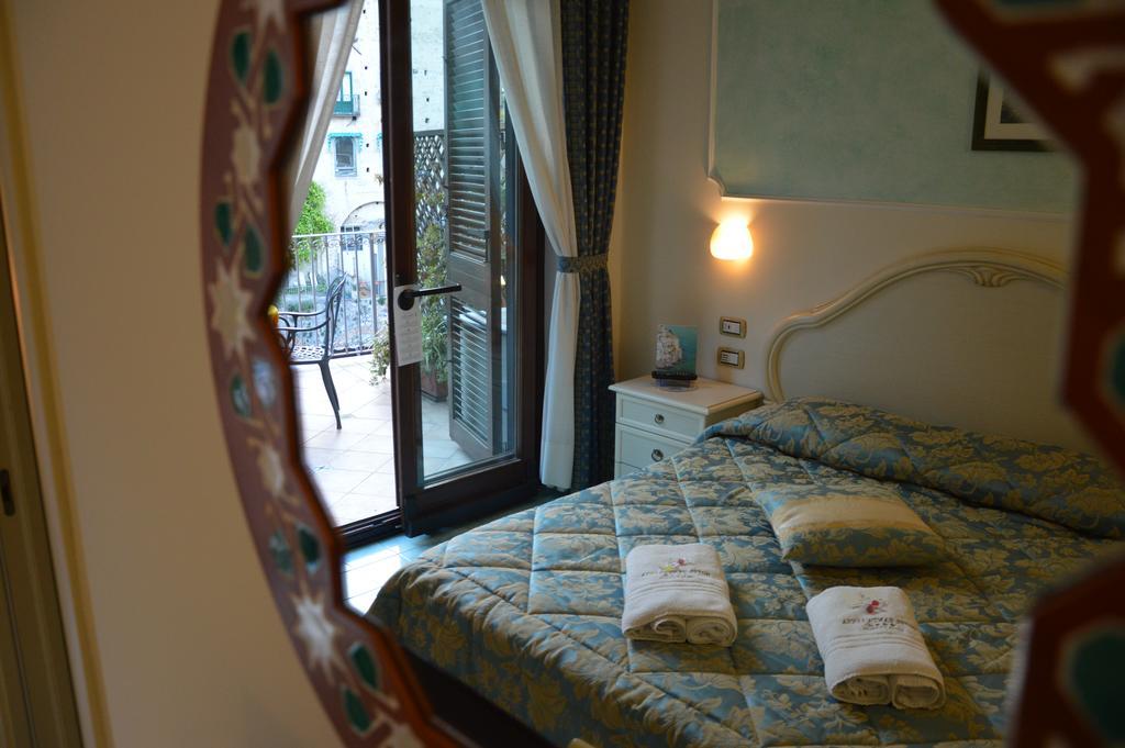 Hotel Santa Lucia Минори Экстерьер фото