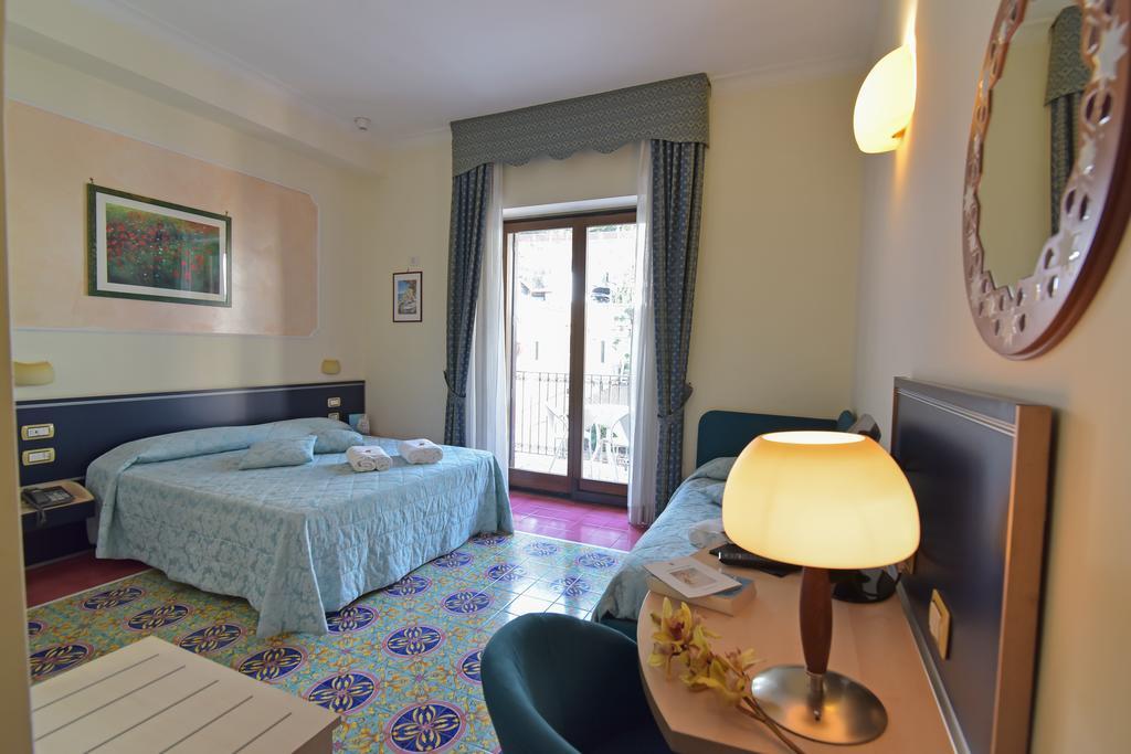 Hotel Santa Lucia Минори Экстерьер фото