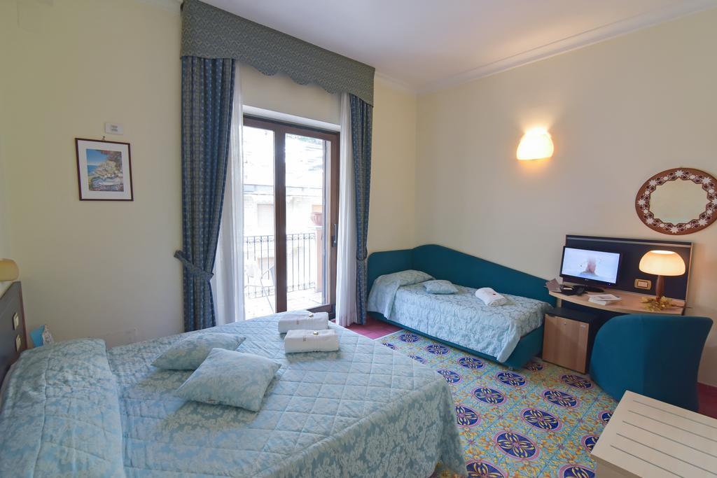 Hotel Santa Lucia Минори Экстерьер фото