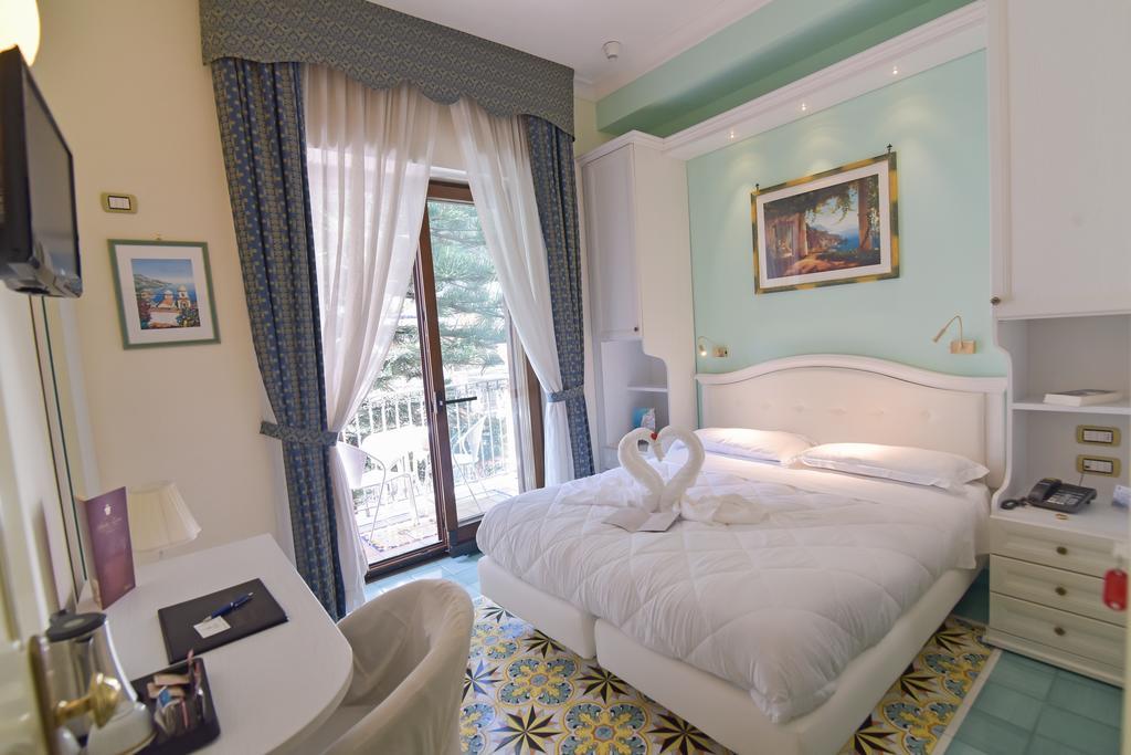 Hotel Santa Lucia Минори Экстерьер фото
