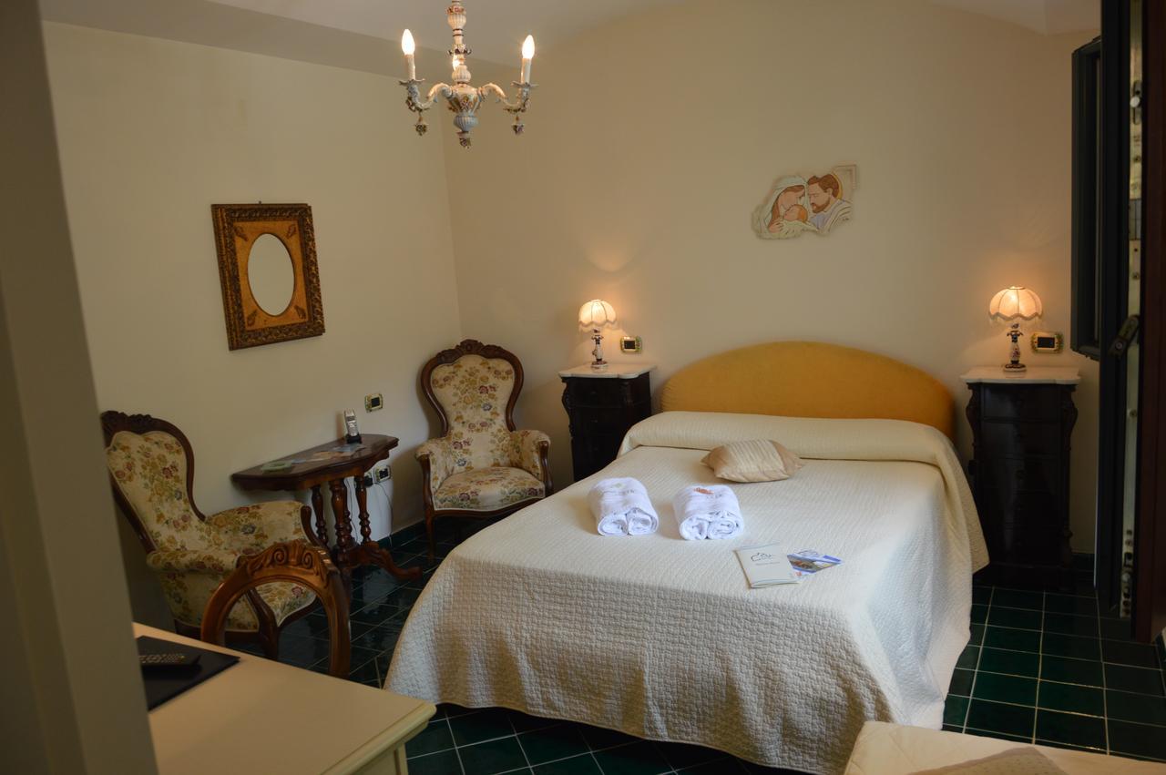 Hotel Santa Lucia Минори Экстерьер фото