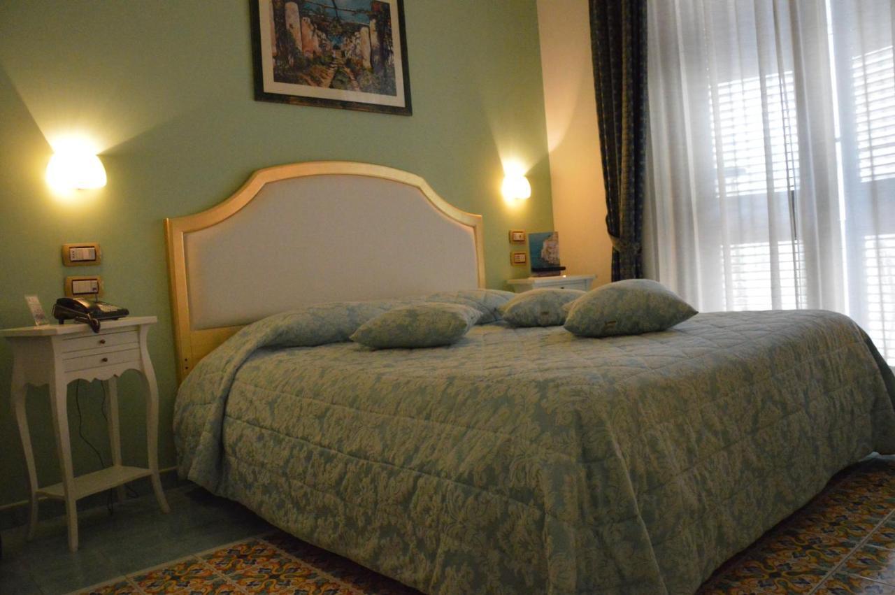 Hotel Santa Lucia Минори Номер фото